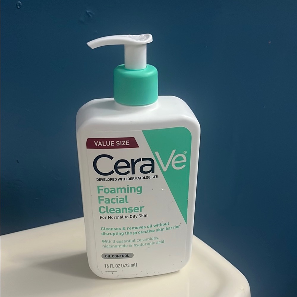 rave Foaming Facial Cleanser - White and Green